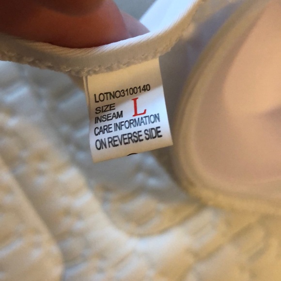 Bikini - Picture 3 of 4